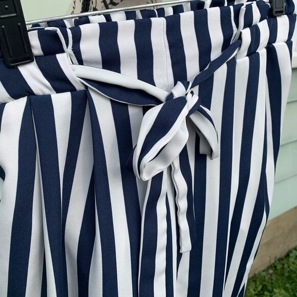 Zara white and Blue striped cropped high rise paper bag pants with tie detail - Picture 7 of 10